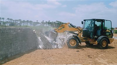 إزالة 20 حالة تعدٍّ عن أراضي الدولة بالتل الكبير في الإسماعيلية (صور) 