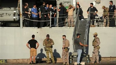 من قاعدة وادي سيدنا إلى معبر أرقين، شهادة على رحلة فرار المصريين والسودانيين من الخرطوم، وتفاصيل سيطرة شركات خاصة على بزنس الإجلاء