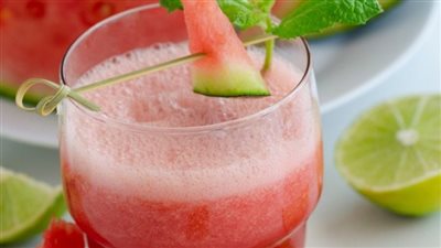 طريقة عمل سموذي البطيخ من مطبخ الشيف ساندرا (فيديو)