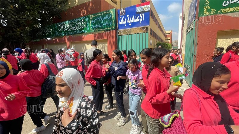 طالبة بالصف الاول