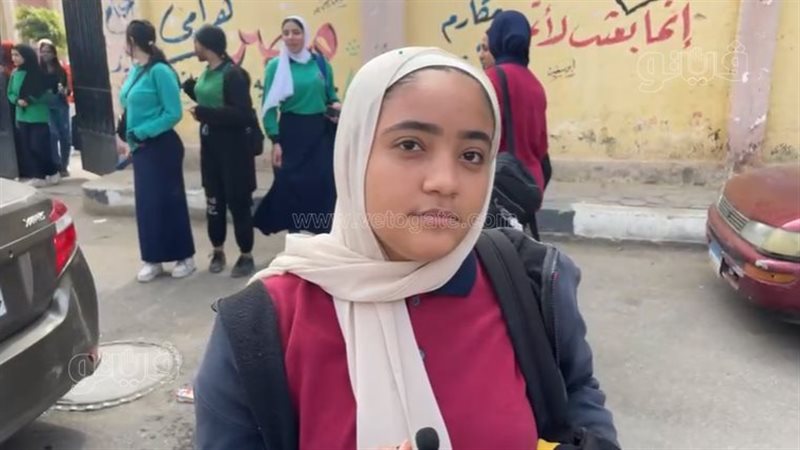 طالبة بالصف الاول