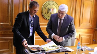 وزير التعليم العالى والبحث العلمى يبحث سبل دعم التعاون العلمي مع المنظمة الأوروبية للبحوث النووية