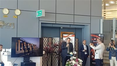 الطيار أحمد منصور: زيادة طاقة مطار سفنكس الاستيعابية لـ 900 راكب في الساعة