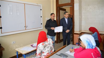 محافظ الغربية يتفقد لجان الامتحانات ويؤكد: إجابة الأسئلة علي التابلت دون عوائق