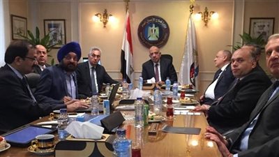 وزير قطاع الأعمال يبحث مع شركة هندية التعاون في صناعة المركبات الكهربائية