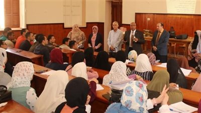 محافظ بني سويف يتابع فعاليات برنامج تأهيل وتدريب 1500 من المُعلمين الجُدد