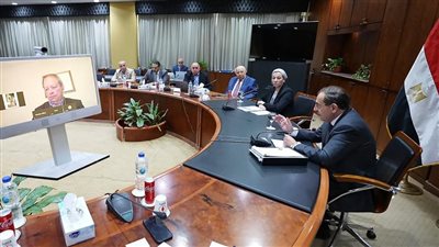 الملا وياسمين فؤاد يناقشان التقنيات المبتكرة لنقل ومعالجة البترول الخام