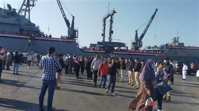 ميناء سفاجا يستقبل 466 عائدا من المصريين ورعايا دول صديقة قادمين من السودان (صور)