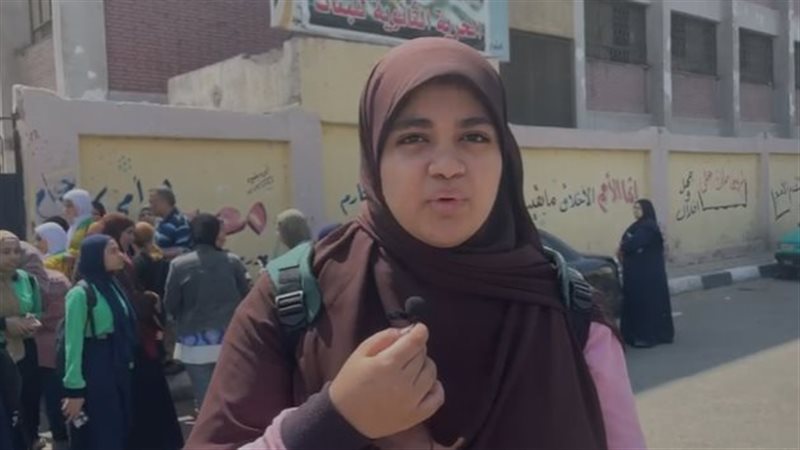 طالبة بالصف الثاني