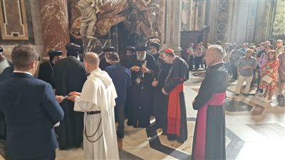 البابا تواضروس يبدأ رحلته للفاتيكان بزيارة القديس بطرس