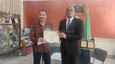تعليم المنيا يكرم عاملا تصدى للص حاول سرقة مدرسة يعمل بها