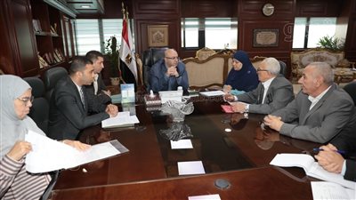 محافظ بني سويف يبحث مطالب أهالي إهناسيا بشأن تعديل المخطط الإستراتيجي 