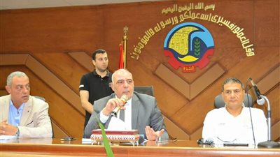 سكرتير عام البحيرة يعقد اجتماعا لمتابعة مشروعات حياة كريمة (صور)