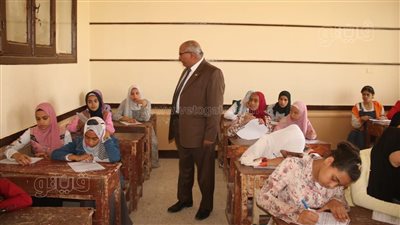 محافظ بني سويف يتابع سير امتحانات نقل الإعدادية للفصل الدراسي الثاني