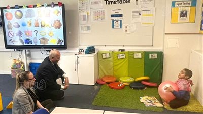 وزير التعليم يزور مدرسة تولجيت بلندن للتعرف على أحدث أساليب الدمج 