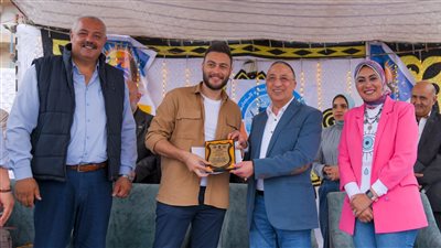 محافظ الإسكندرية يكرم الفائزين في أول مهرجان للنحت على الرمال 