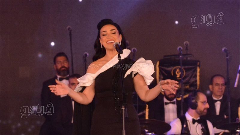 الفنانة مي فاروق،