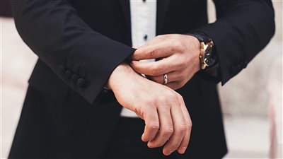 تفسير حلم العريس في المنام وعلاقته بالحصول على وظيفة مرموقة 