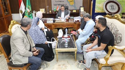 محافظ المنوفية يلتقى الأسر المتضررة من قرية بخاتى بسبب انفجار أسطوانة بوتاجاز 