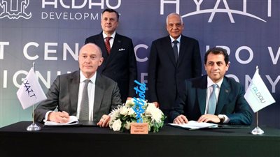 وزير السياحة يشهد توقيع عقد تشغيل أول منشأة فندقية للفنون في مصر