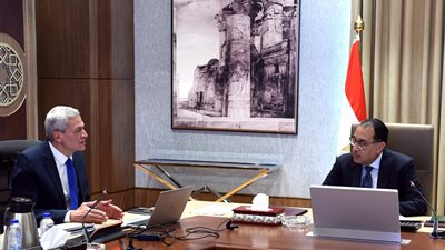 قرار عاجل لرئيس الوزراء بشأن شحنات الأدوية والمستلزمات الطبية الموجودة بالموانئ 