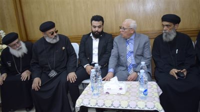  محافظ بورسعيد يقدم العزاء في وفاة راعي كنيسة مارمينا العجايبي (صور)