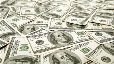 سعر الدولار مقابل الجنيه في ختام التعاملات، الورقة الخضراء بين الصعود والهبوط