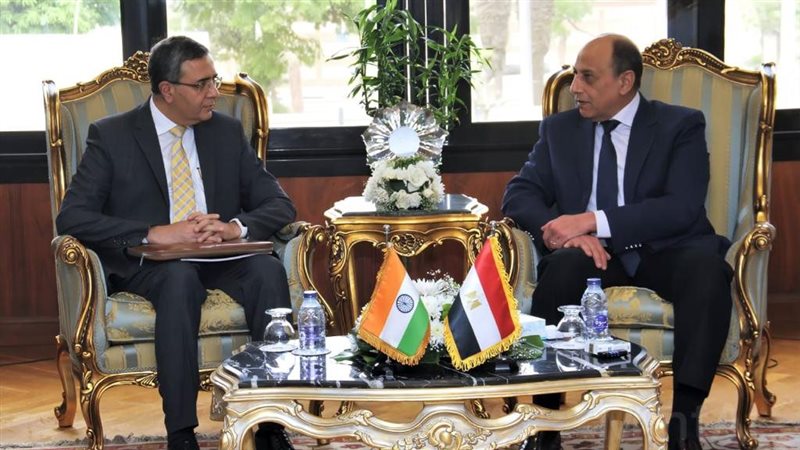 وزير الطيران يلتقي