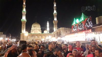مهرولون ومجاذيب.. احتفال الطرق الصوفية بالمولد الرجبي للسيد البدوي في طنطا (فيديو)