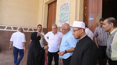 الزملوط يوجه بعدد من التكليفات خلال لقاء المواطنين بالمجمع الإسلامي بالخارجة 