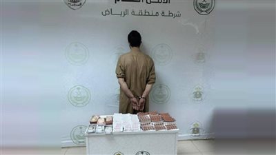 السلطات السعودية تلقى القبض على مصري بتهمة بيع أقراص محظور تداولها