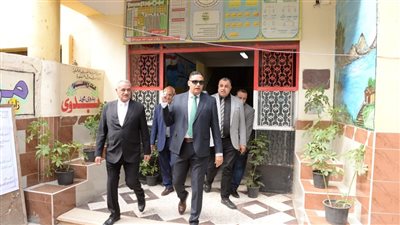 محافظ الدقهلية يتفقد سير امتحانات الشهادة الإعدادية بلجان المنصورة (صور)