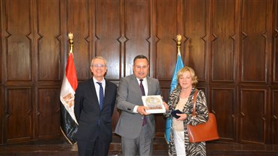 رئيس جامعة الإسكندرية يستقبل وفد بلدية نيس كوت دازور الفرنسية