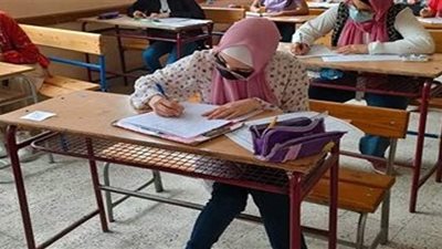 وكيل تعليم سوهاج يتفقد امتحانات الشهادة الإعدادية بلجان جهينة والمراغة