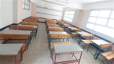 قبل ساعات من انطلاق الامتحانات، تجهيز لجان الشهادة الإعدادية بالبحيرة (صور)