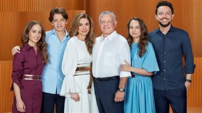 العائلة المالكة الأردنية تحتفل بتخرج الأميرة سلمى (صور)