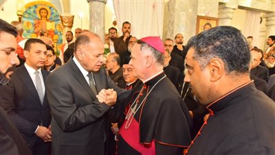 سفير الفاتيكان ومحافظ أسيوط يشهدان مراسم صلاة جنازة الأنبا كيرلس وليم (صور)