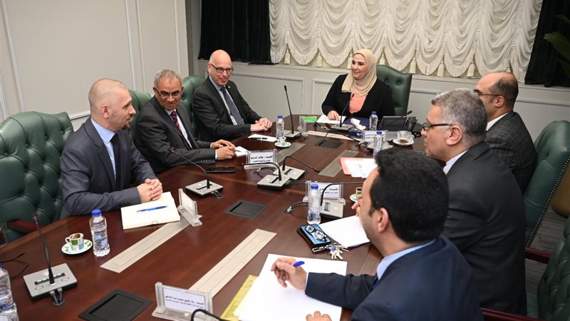 نيفين القياج وزيرة