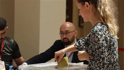 منع الأتراك من دخول لجان الانتخابات بهواتف المحمول (صور)