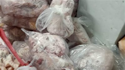 ضبط 4 أطنان دواجن ولحوم ومصنعاتها فاسدة وغير صالحة للاستهلاك بأحياء شمال الجيزة