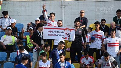 جماهير الزمالك والإسماعيلي تشعل المدرجات قبل انطلاق قمة أولاد العم (صور)