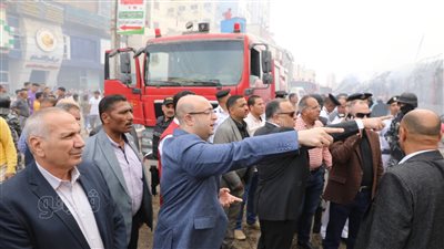  محافظ بني سويف يتفقد آثار حريق معرض شباب مصر التجاري (صور)