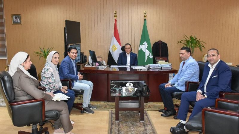 محافظ الشرقية يلتقى