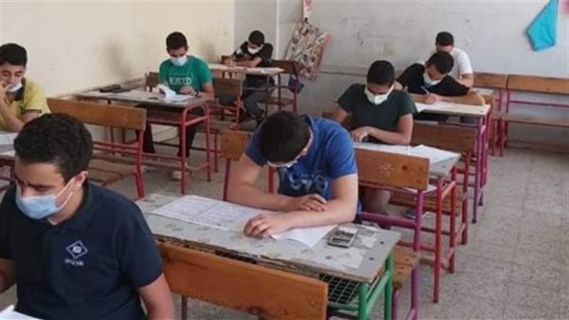 طلاب الجيزة يؤدون