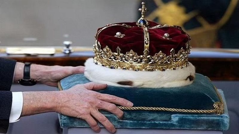 تاج تشارلز، فيتو
