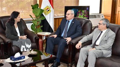 رئيس جامعة القناة يستقبل وفد هيئة الفولبرايت (صور)