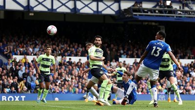 مانشستر سيتي يعزز صدارته للدوري الإنجليزي بالفوز على إيفرتون بثلاثية (فيديو)