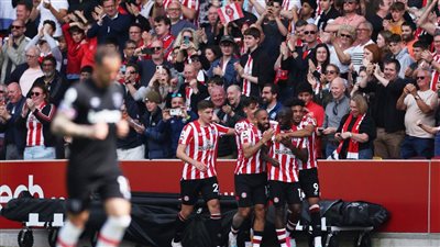 برينتفورد يفوز على وست هام بثنائية في الدوري الإنجليزي (فيديو)