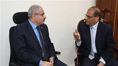 رئيس جامعة قناة السويس يشيد بالتعاون بين الإسماعيلية الأهلية ووزارة الاتصالات