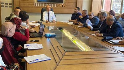 نائب محافظ القاهرة يناقش مناقشة ملف المتغيرات المكانية وأوضاع المستثمرين بشق الثعبان